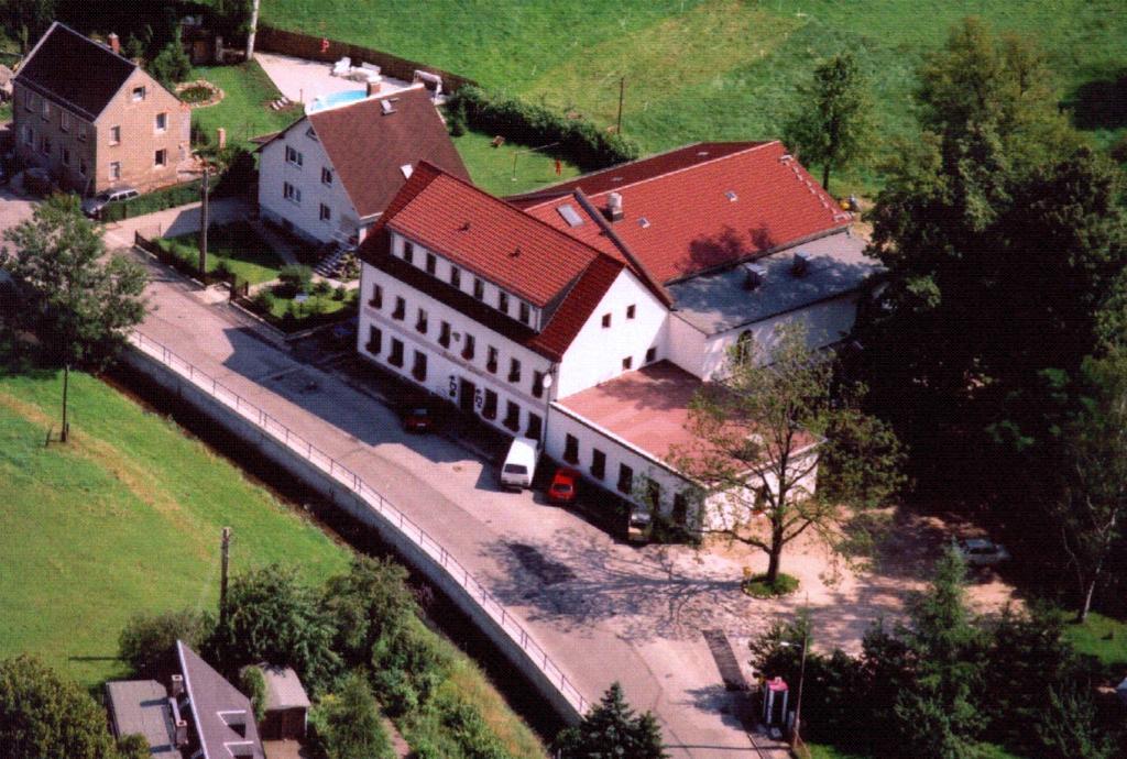 Landhotel Goldener Lowe Mit Pension Am Taurastein Burgstadt Eksteriør billede